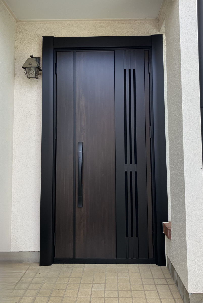 アルロの【ドア太郎】(埼玉県春日部市)リシェント玄関リフォーム！採光性を高めて明るい玄関に✨の施工後の写真1