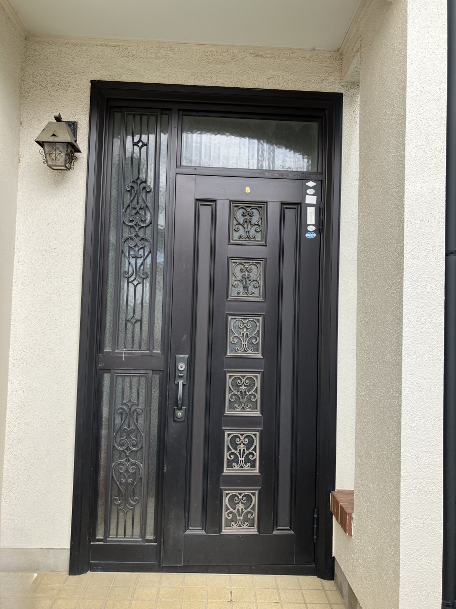 アルロの【ドア太郎】(埼玉県春日部市)リシェント玄関リフォーム！採光性を高めて明るい玄関に✨の施工前の写真1