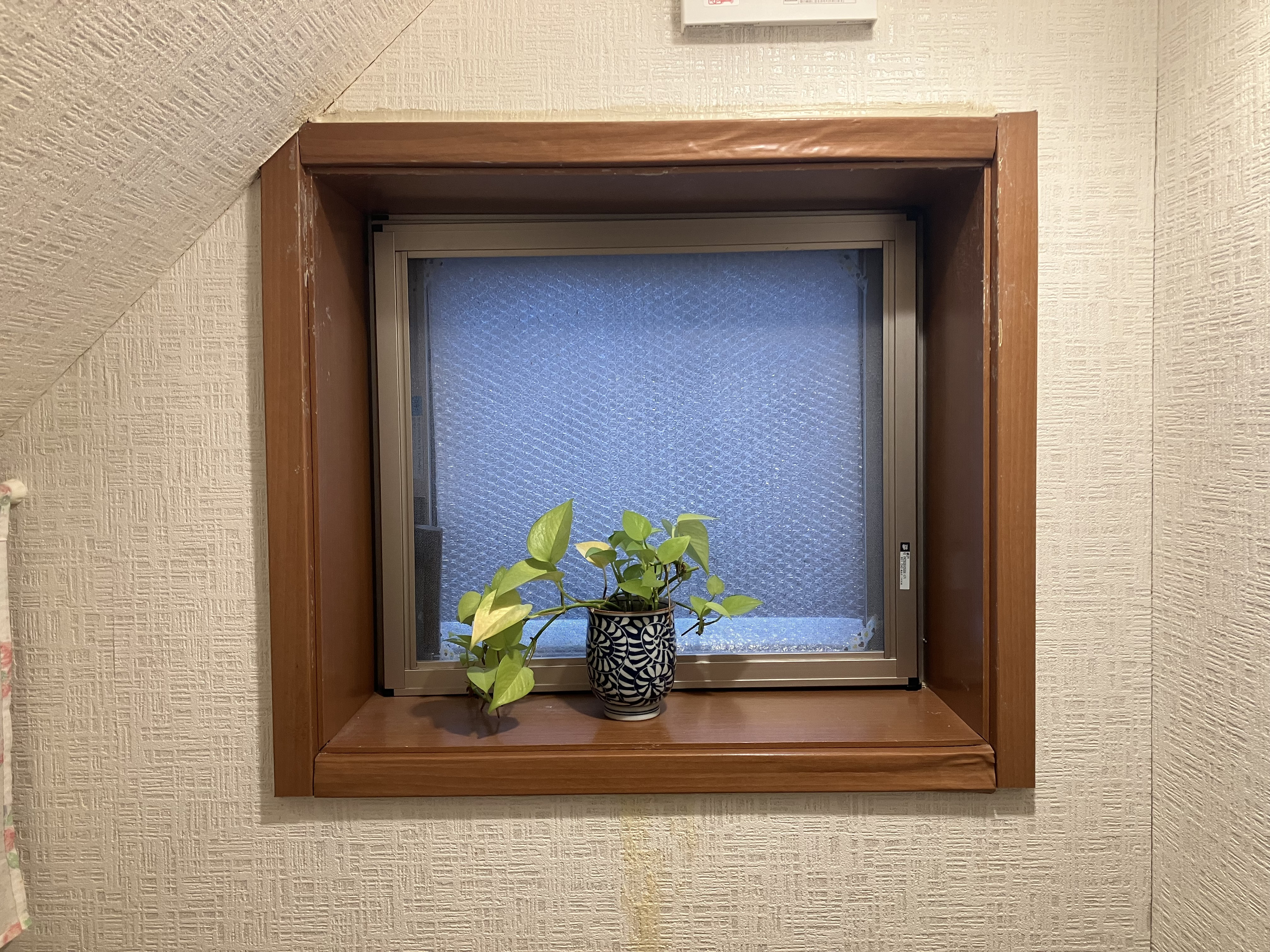 アルロの【東京都葛飾区】室温キープで快適生活！内窓設置で寒さ対策🚽の施工前の写真1