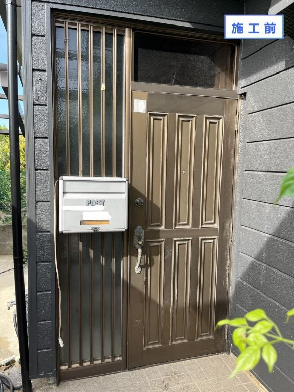 ユニオントーヨー住器のリシェント玄関ドアの施工前の写真1
