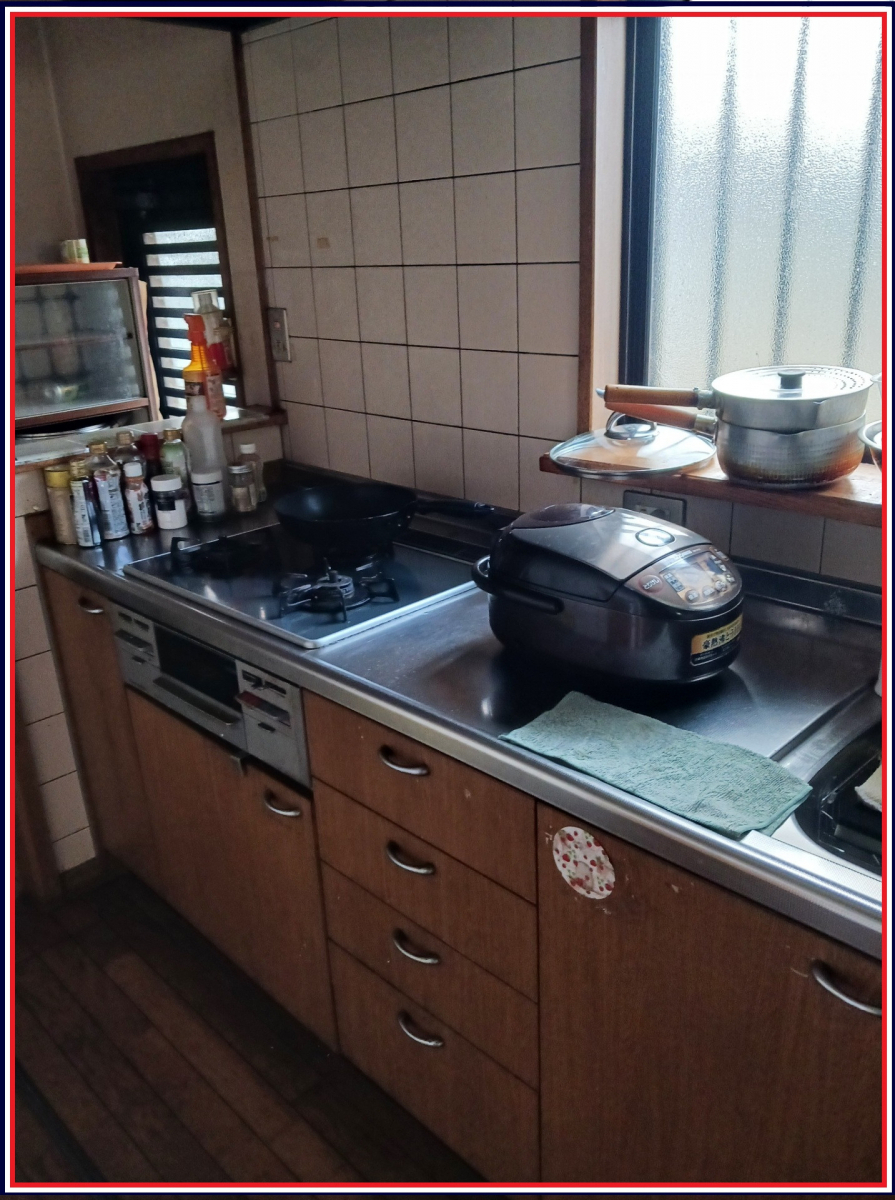 ナガセキトーヨー住器の山梨市【キッチンリフォーム】料理がしたくなるキッチンに♪の施工前の写真1