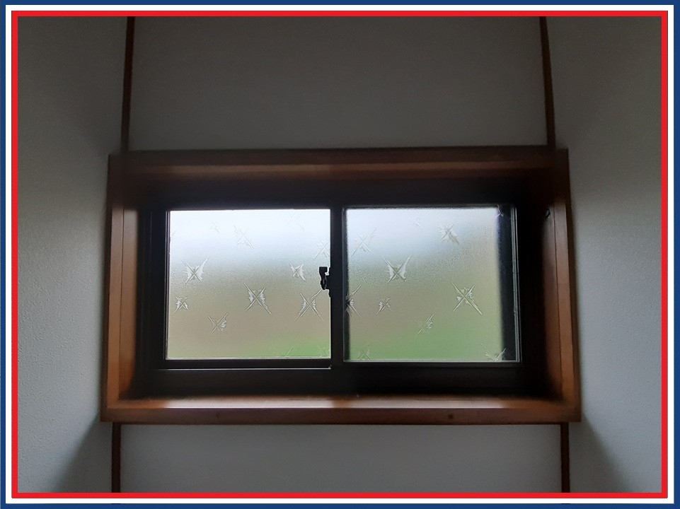 ナガセキトーヨー住器の北杜市【窓リフォーム】　外の騒音でテレビの音がかき消されてしまう！の施工前の写真2