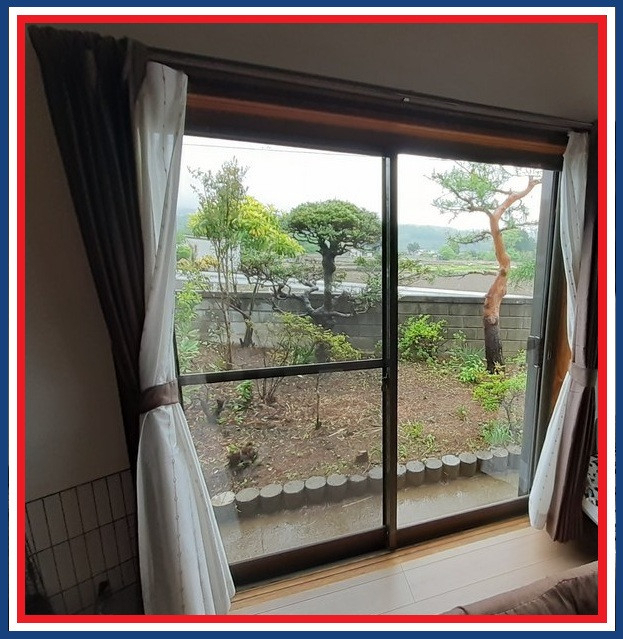 ナガセキトーヨー住器の北杜市【窓リフォーム】　外の騒音でテレビの音がかき消されてしまう！の施工前の写真3