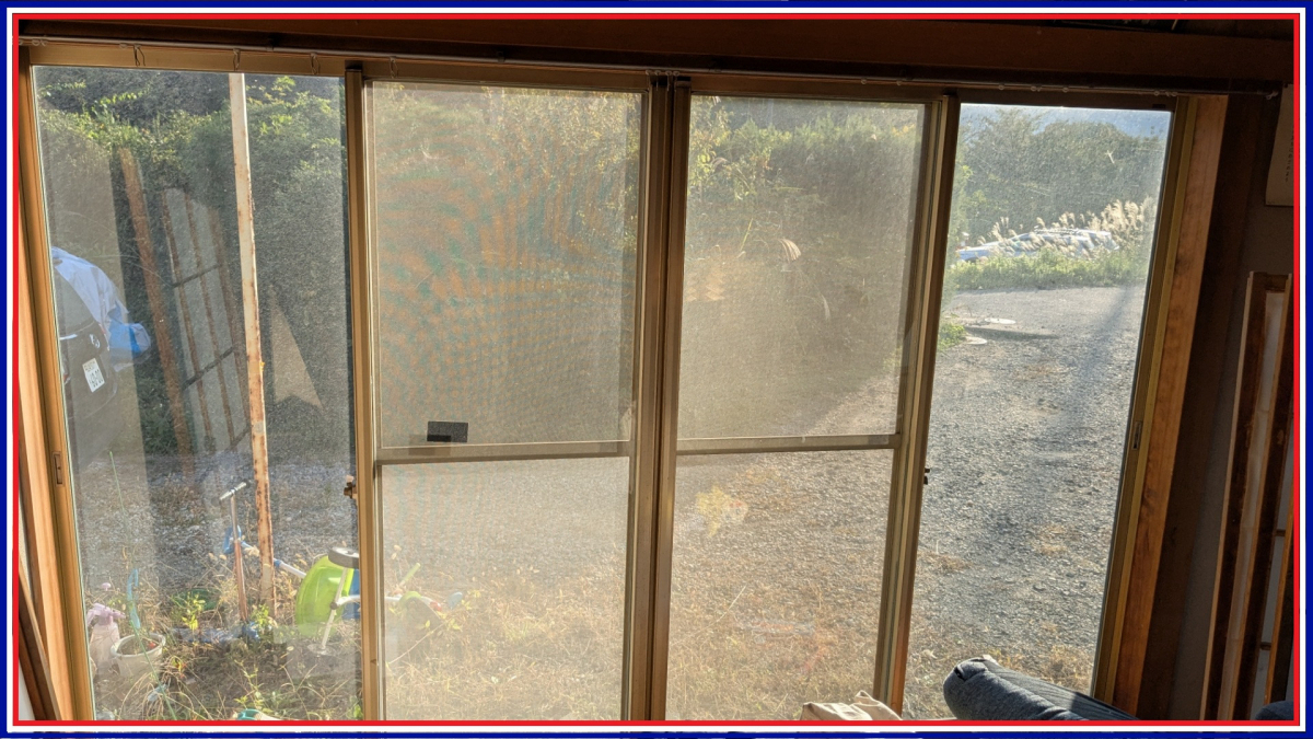 ナガセキトーヨー住器の窓リフォーム【北杜市】すきま風が入ってきて寒い...の施工前の写真1