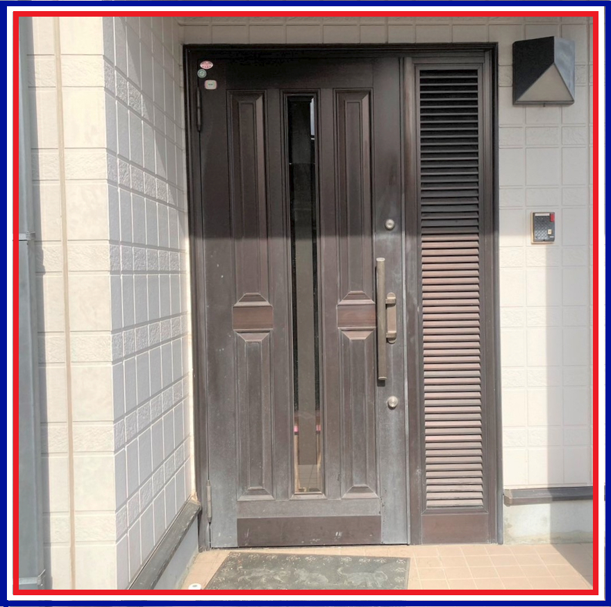 ナガセキトーヨー住器の南アルプス市【玄関リフォーム】光を採りこむ玄関に！の施工前の写真1