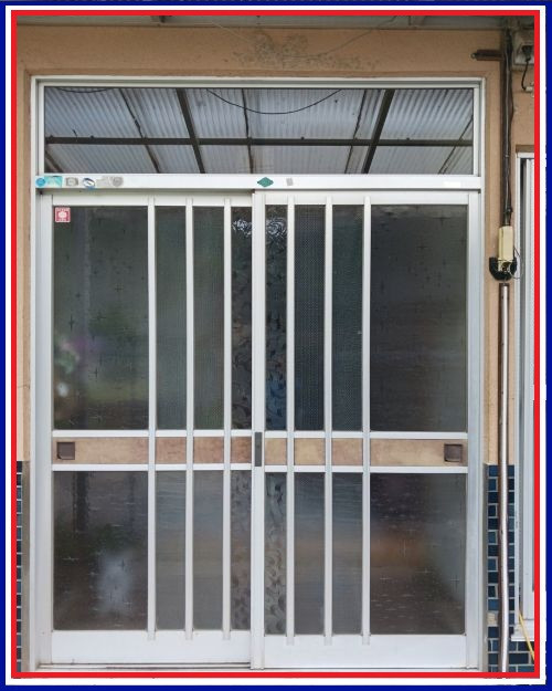 ナガセキトーヨー住器の北杜市【玄関引戸リフォーム】の施工前の写真1