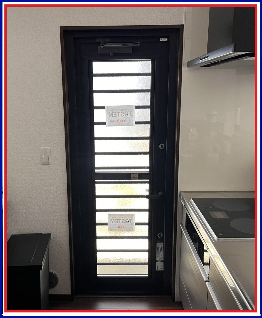 ナガセキトーヨー住器の笛吹市【勝手口ドアリフォーム】の施工後の写真2