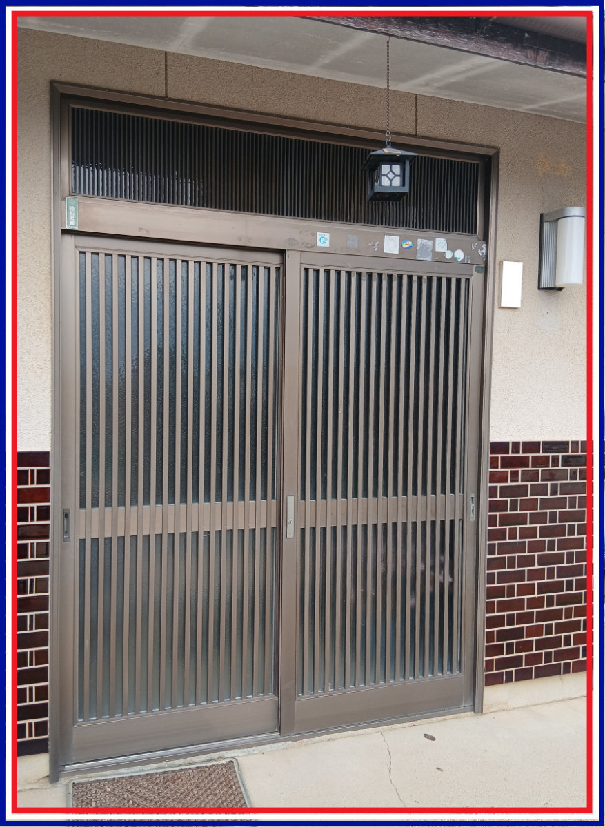 ナガセキトーヨー住器の北杜市【玄関リフォーム】の施工前の写真1