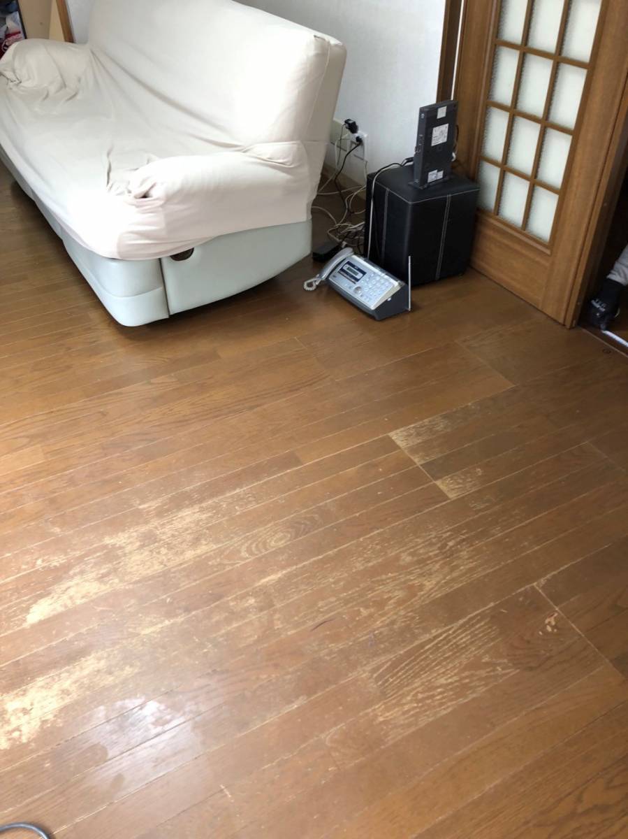 セレックスの床のリフォームの施工前の写真1