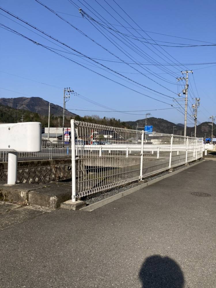 八鹿アルミ 福知山店の住まいや景観に優しく調和する目隠しフェンス！！の施工前の写真1