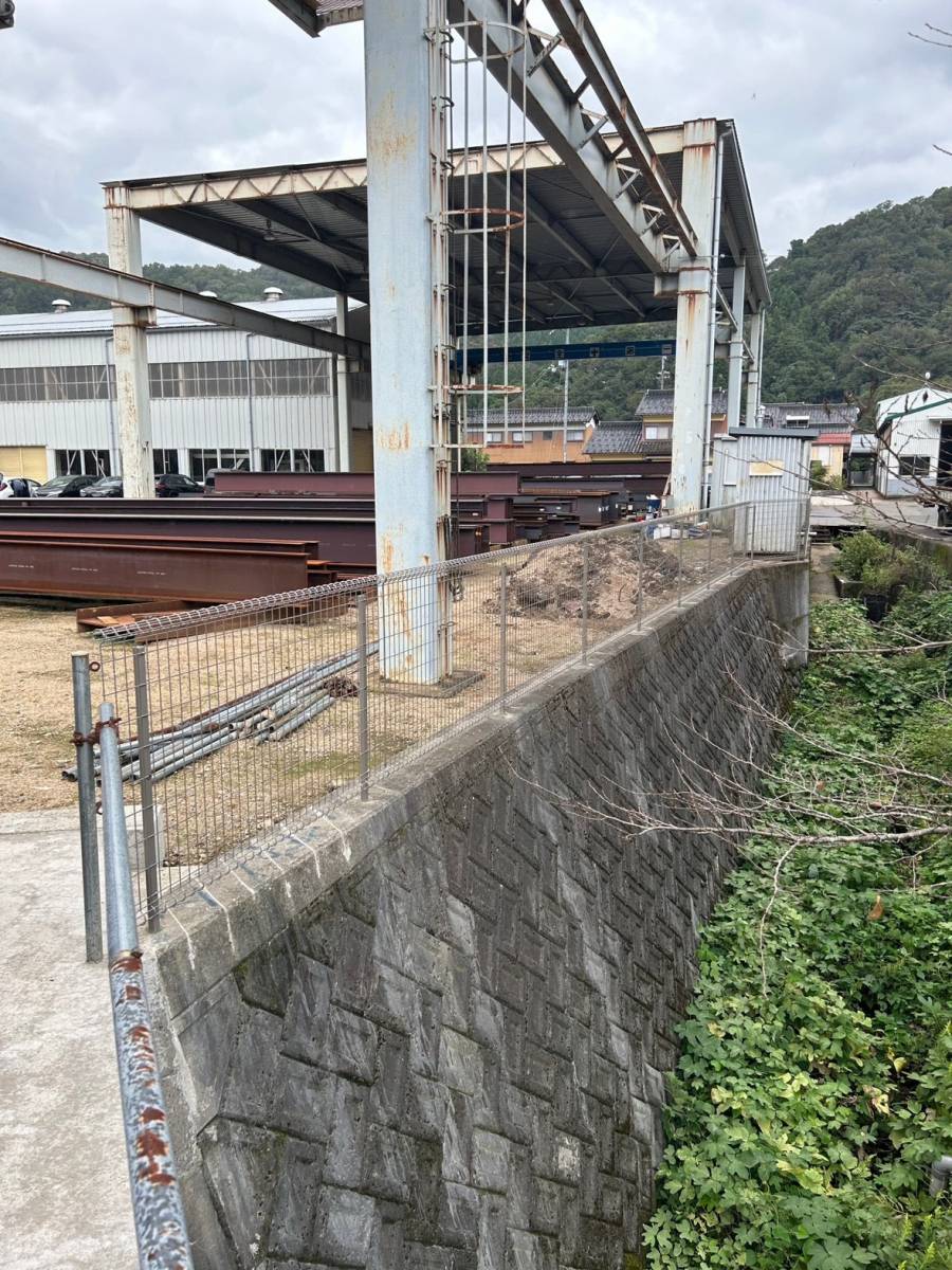 八鹿アルミ 福知山店のフェンス施工の施工後の写真1