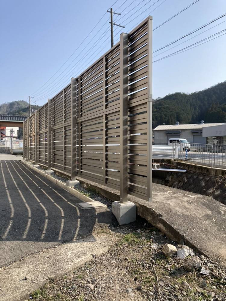 八鹿アルミ 福知山店の【兵庫県養父市】目隠しフェンス施工の施工後の写真2