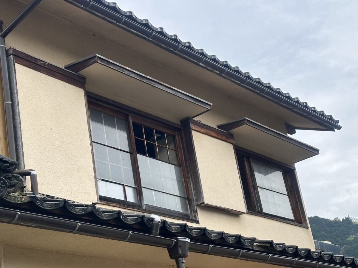 八鹿アルミ 福知山店の先進的窓リノベを活用!【外窓交換】の施工前の写真1