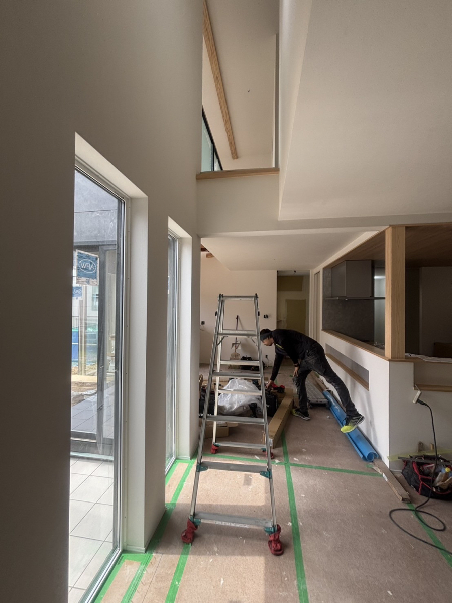 八鹿アルミ 福知山店のスタイリッシュなデザイン【階段設置】の施工前の写真1