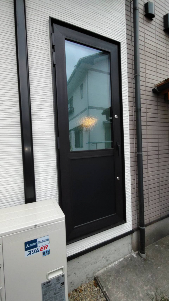 八鹿アルミ 福知山店の増築リフォーム【勝手口ドアの取付】の施工後の写真1