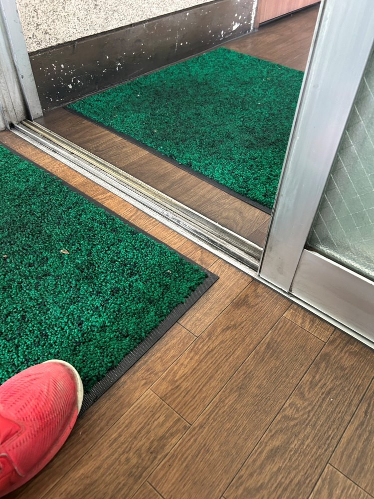 八鹿アルミ 福知山店の開けにくい…💦を解消!【引き戸の交換】の施工前の写真2