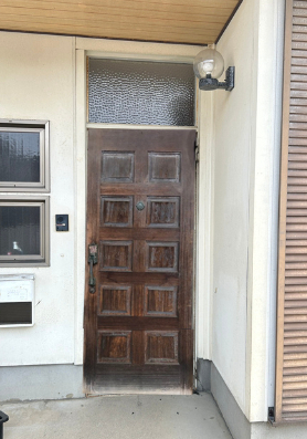 八鹿アルミ 福知山店の窓とセットで超お得‼【玄関リフォーム】の施工前の写真1