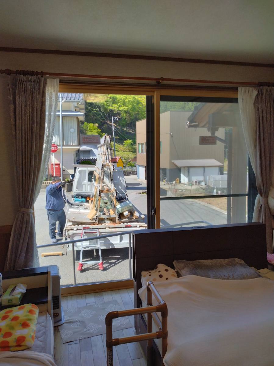 八鹿アルミ 福知山店の日差しがきつい、、暑さ対策なら窓リフォーム!【二重窓取付】の施工後の写真1