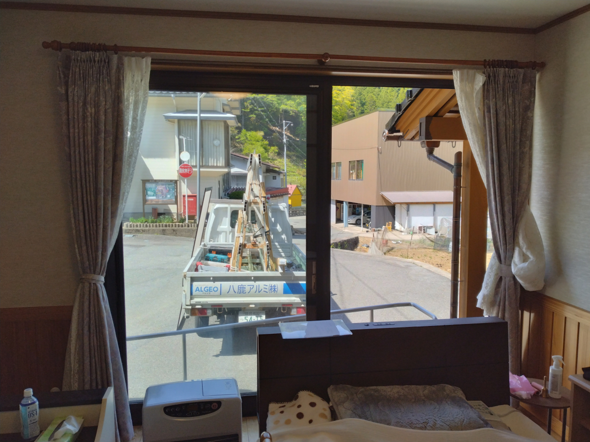 八鹿アルミ 福知山店の日差しがきつい、、暑さ対策なら窓リフォーム!【二重窓取付】の施工前の写真1