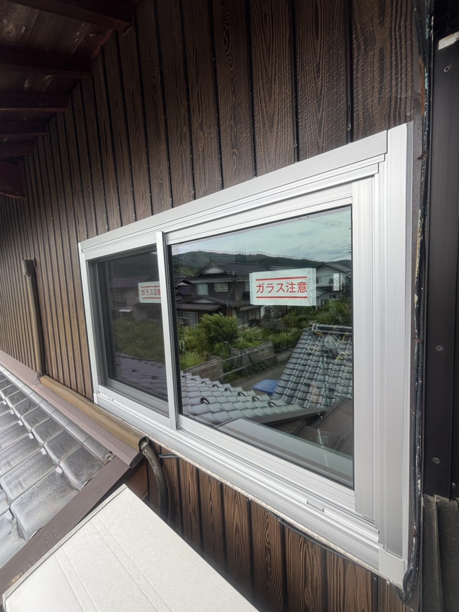 八鹿アルミ 福知山店の見た目も美しく!ガタツキ・開きにくいなら、【外窓交換】の施工後の写真1