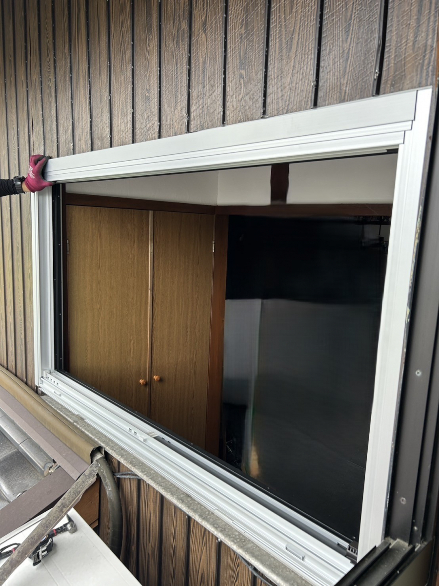 八鹿アルミ 福知山店の見た目も美しく!ガタツキ・開きにくいなら、【外窓交換】の施工前の写真3
