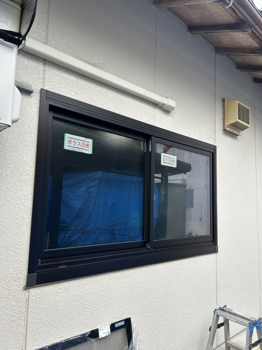 八鹿アルミ 福知山店のカバー工法で簡単・早い!【外窓交換】の施工後の写真1