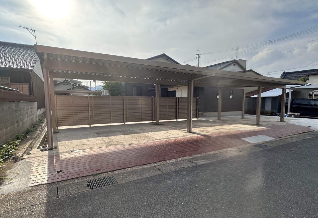 八鹿アルミ 福知山店の5台も置ける!【広々カーポートの設置】の施工後の写真3