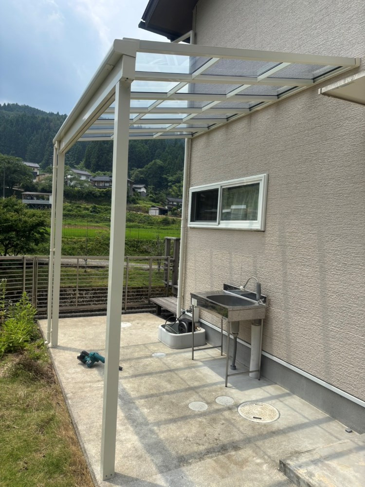八鹿アルミ 福知山店の雨の日でも干せる!【テラス設置】の施工後の写真1