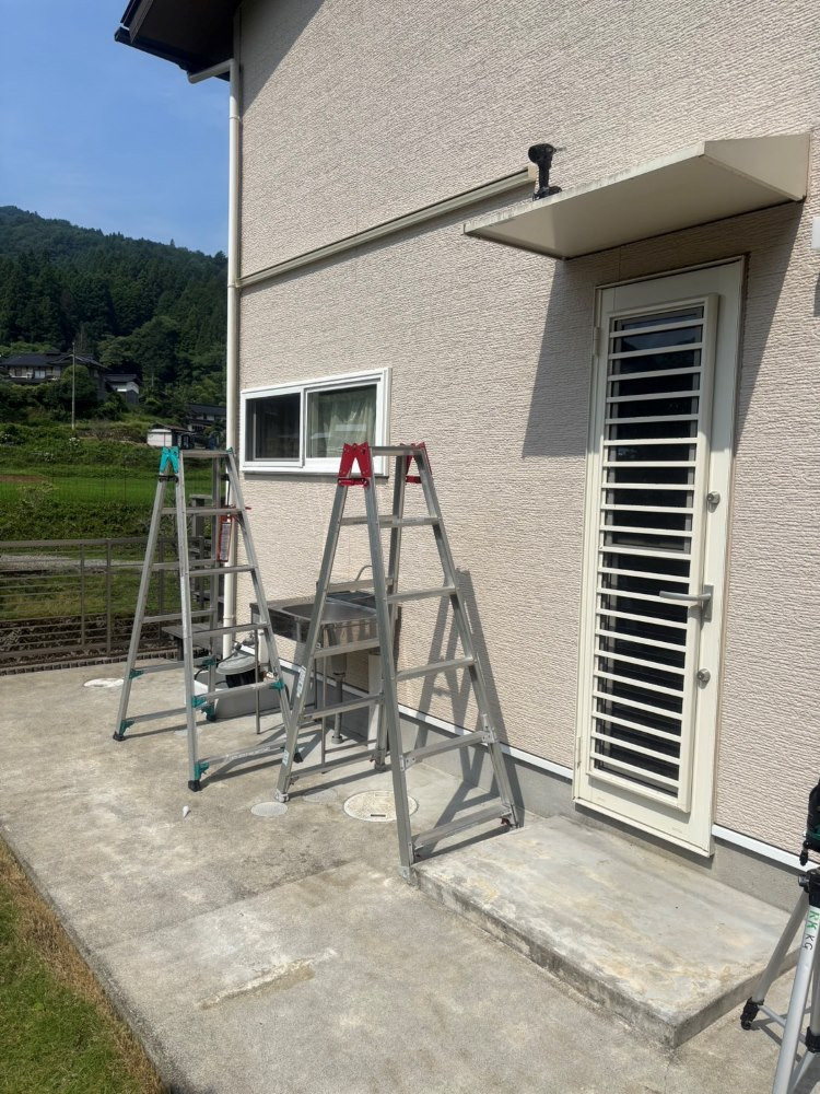 八鹿アルミ 福知山店の雨の日でも干せる!【テラス設置】の施工前の写真1