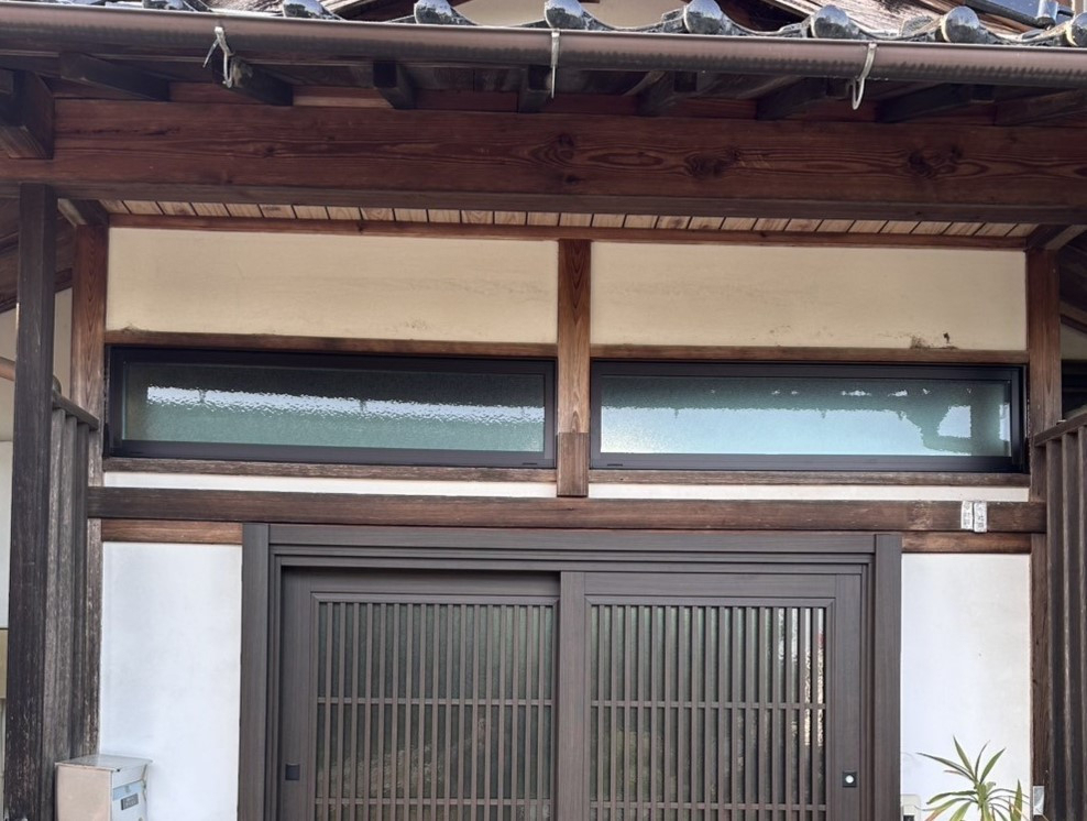 八鹿アルミ 福知山店のランマ部分も交換可能！【外窓交換】の施工後の写真1