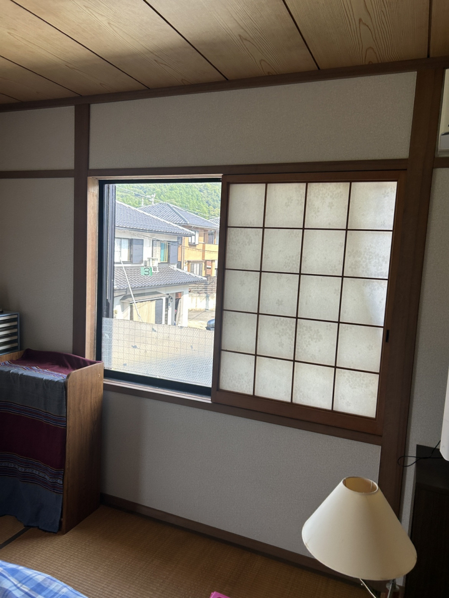 八鹿アルミ 福知山店の暑さ対策にも効果的!【二重窓の設置】の施工前の写真1