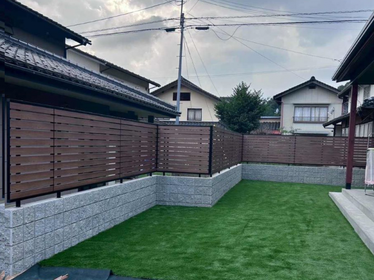 八鹿アルミ 福知山店の新築のお家に【フェンス設置】の施工後の写真1