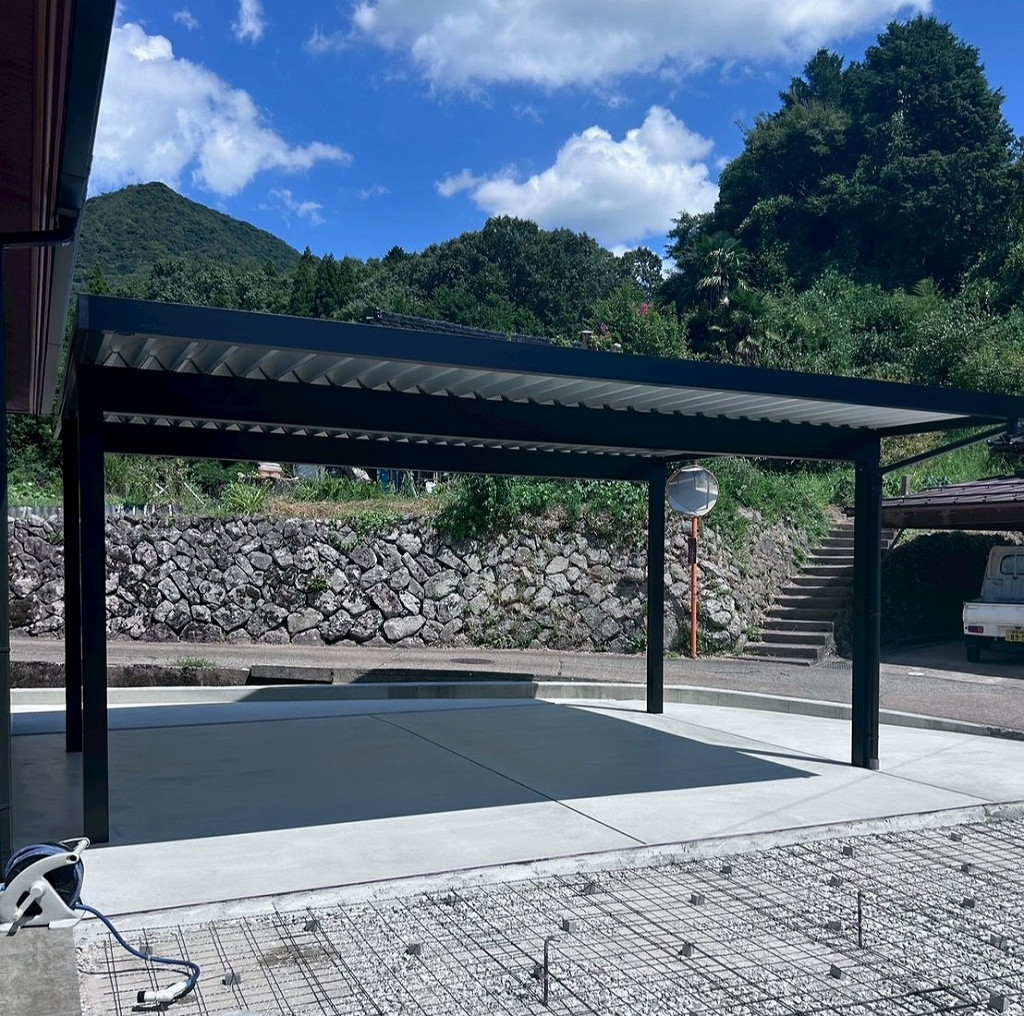八鹿アルミ 福知山店のお家を建てるタイミングで【カーポートの設置】の施工後の写真1