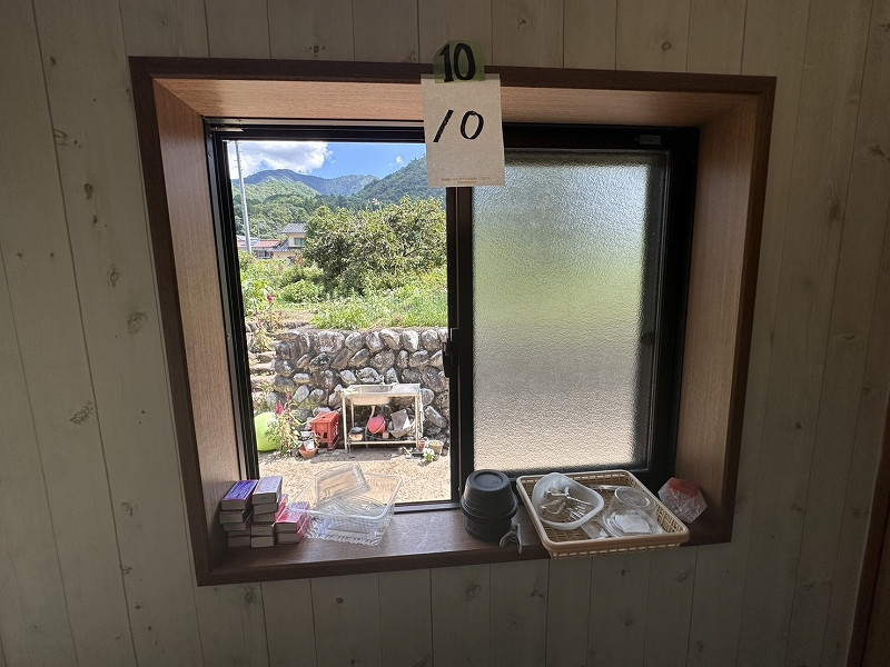 八鹿アルミ 福知山店の超大型補助金を利用して✨【内窓設置】の施工前の写真1