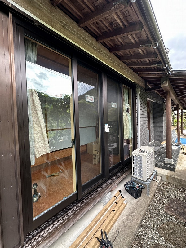 八鹿アルミ 福知山店の2枚の窓を4枚に⁉【外窓交換】の施工後の写真1