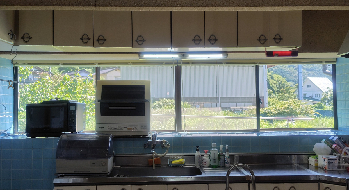 八鹿アルミ 福知山店の🍳タイル壁のキッチンもぽかぽかに!【内窓取付】で快適リフォーム✨の施工前の写真1