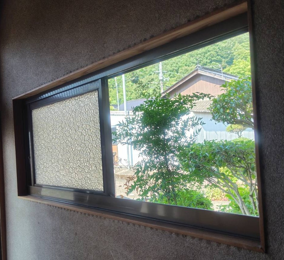 八鹿アルミ 福知山店の昭和ガラスも愉しみつつ【内窓設置】で心地よい暮らしへ🍃の施工前の写真1