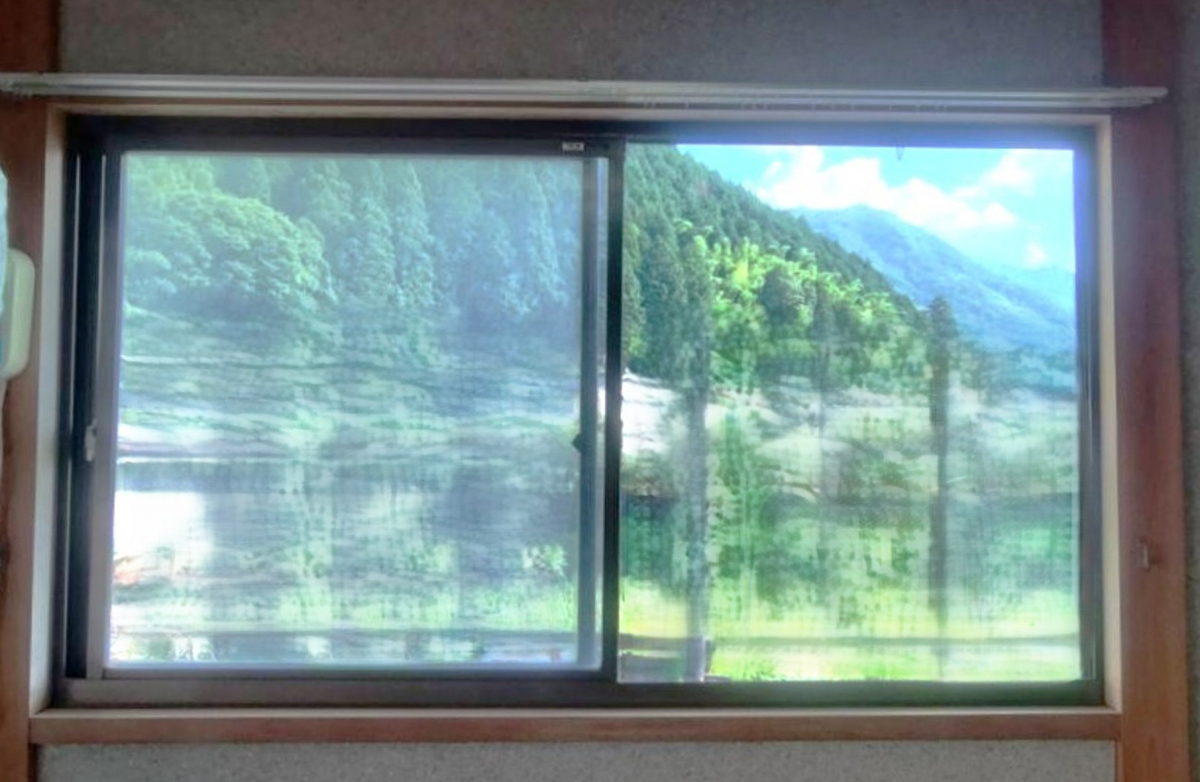 八鹿アルミ 福知山店の「うるさい…」が「気にならない！」へ。【内窓設置】の防音パワーがすごい✨の施工前の写真1