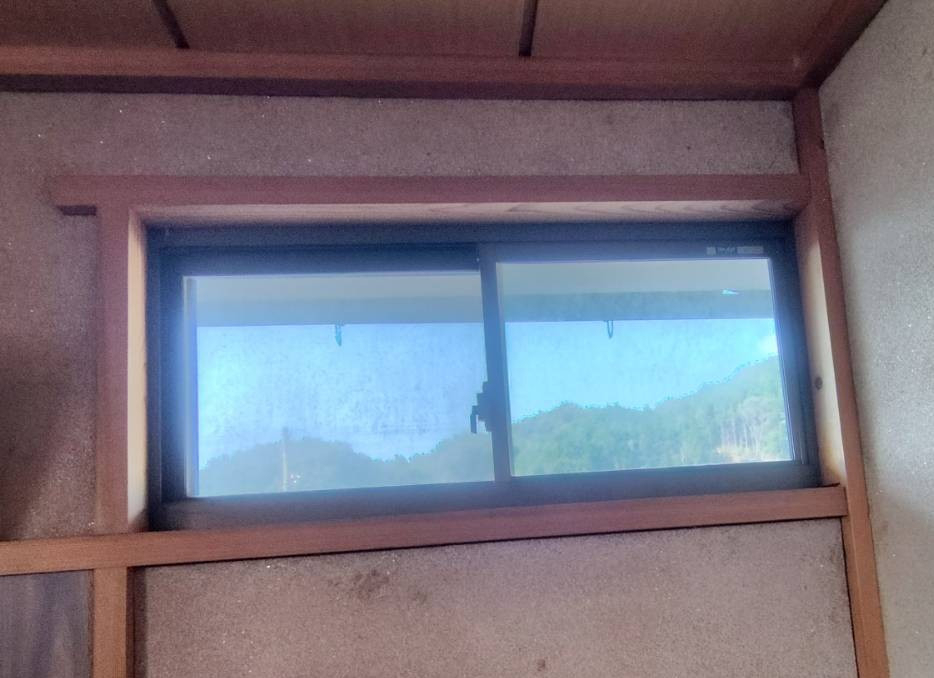 八鹿アルミ 福知山店の高所の窓こそ断熱を。【内窓設置】で冬の冷え込みをしっかりカット!!の施工前の写真1