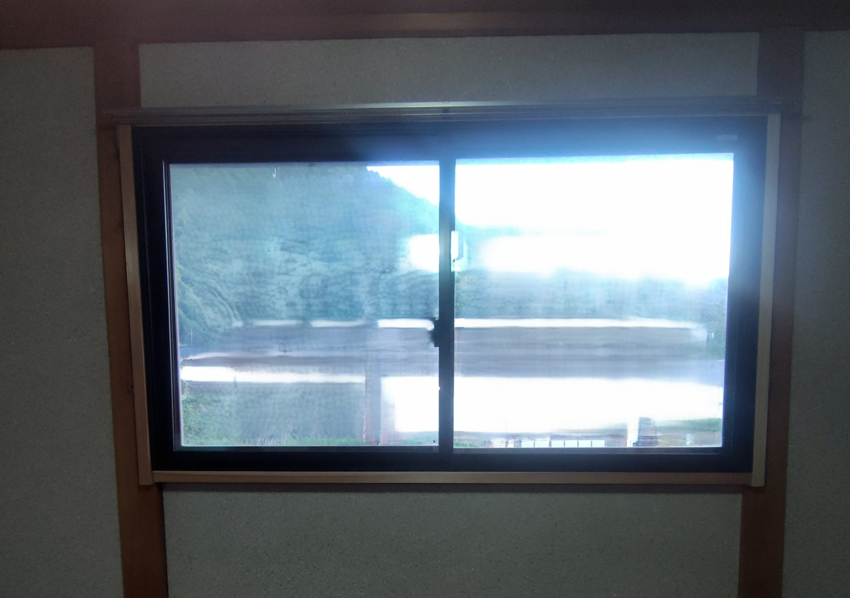 八鹿アルミ 福知山店のエアコン効率がグッと上がる、今注目の窓断熱リフォーム。【内窓設置】の施工後の写真1