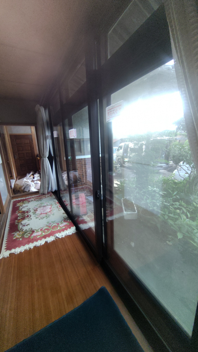 八鹿アルミ 福知山店の縁側の“壁一面窓”をまるっと断熱窓リフォーム！の施工後の写真1