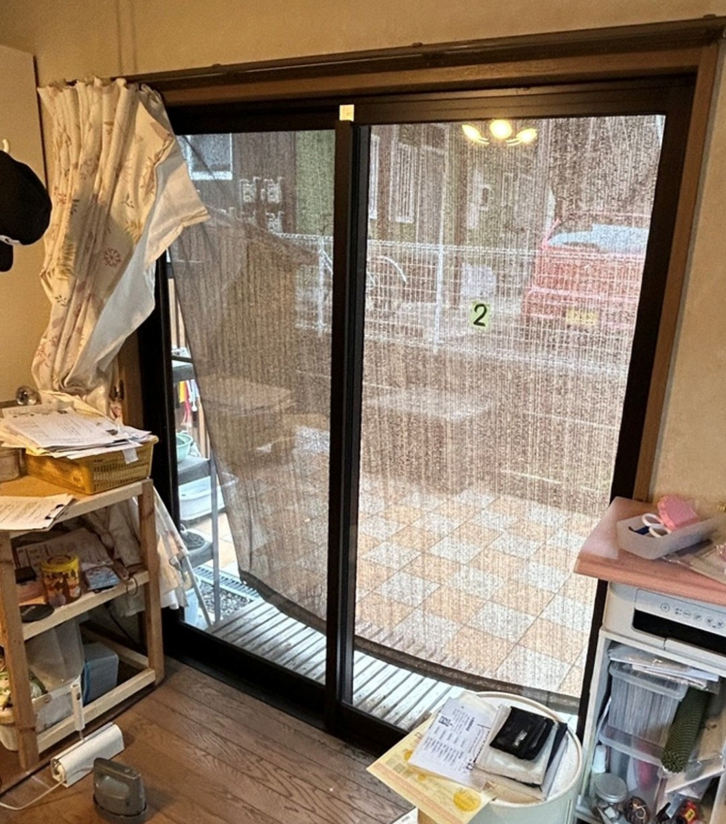 八鹿アルミ 福知山店の奥行きが足りない窓でも大丈夫✨“ふかし枠”で解決！【内窓設置】の施工前の写真1