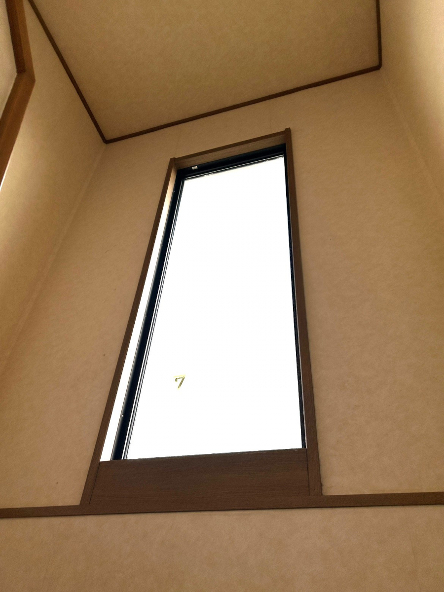 八鹿アルミ 福知山店の手の届かない窓も、しっかり快適に【内窓設置】の施工前の写真1