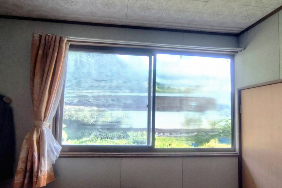 八鹿アルミ 福知山店の帰省するたびに感じる実家の寒さ。【内窓設置】で一気に改善！の施工前の写真1