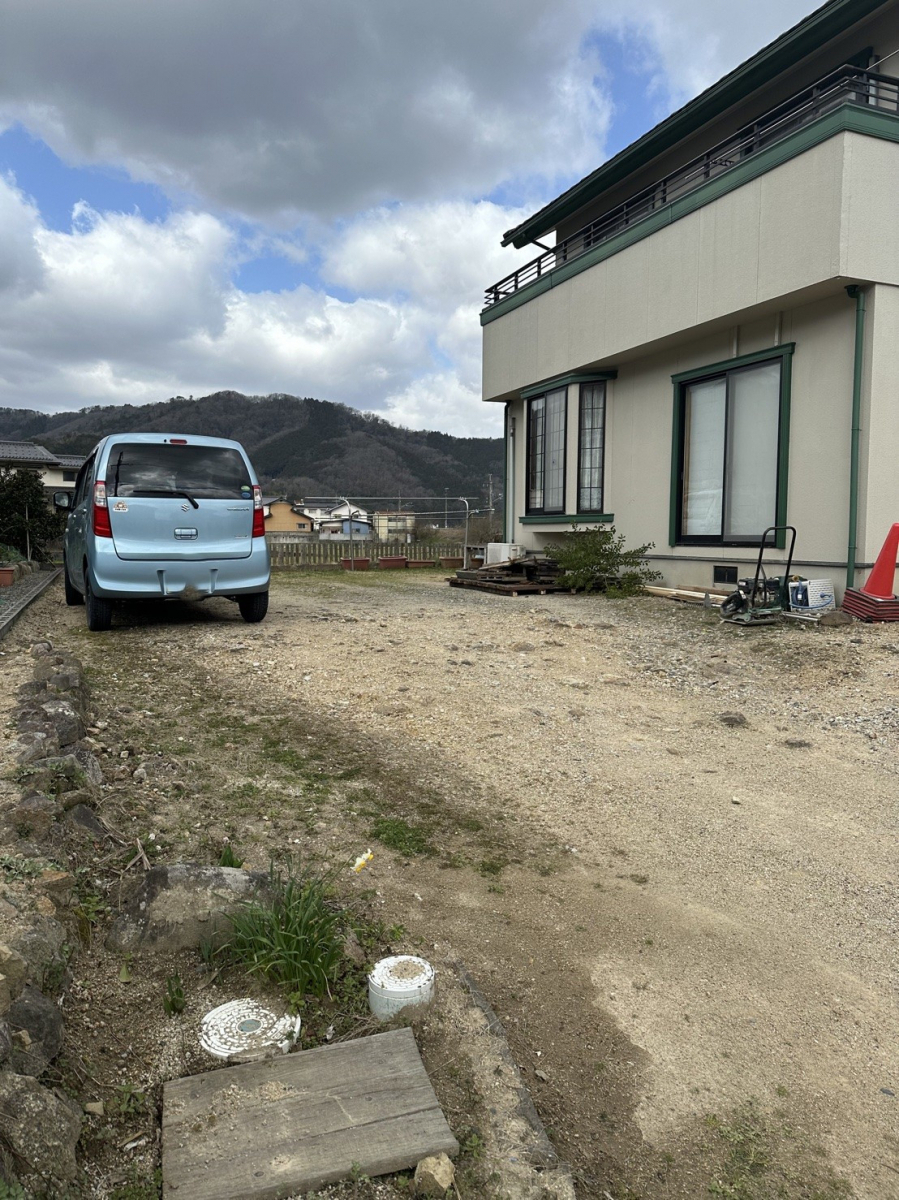 八鹿アルミ 福知山店の積雪＆霜対策に！カーポート設置🚙の施工前の写真1