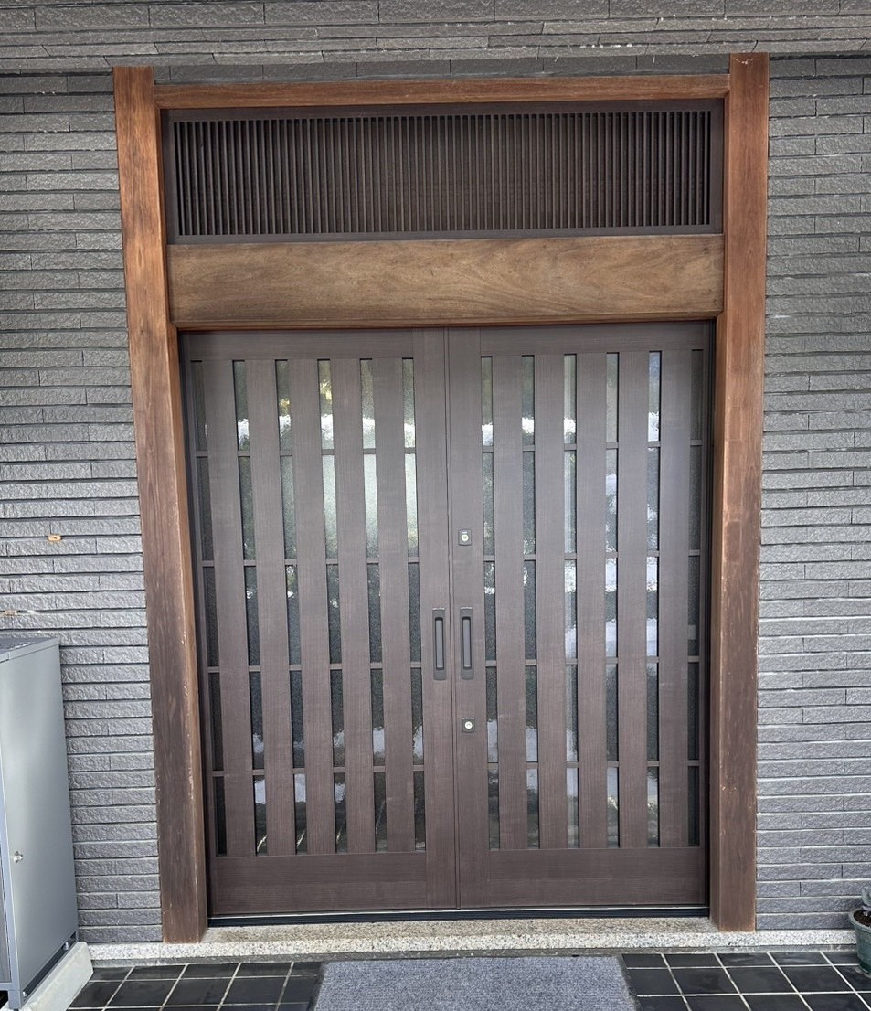 八鹿アルミ 福知山店の趣を残して快適に。玄関引戸リフォーム事例🌿の施工後の写真1