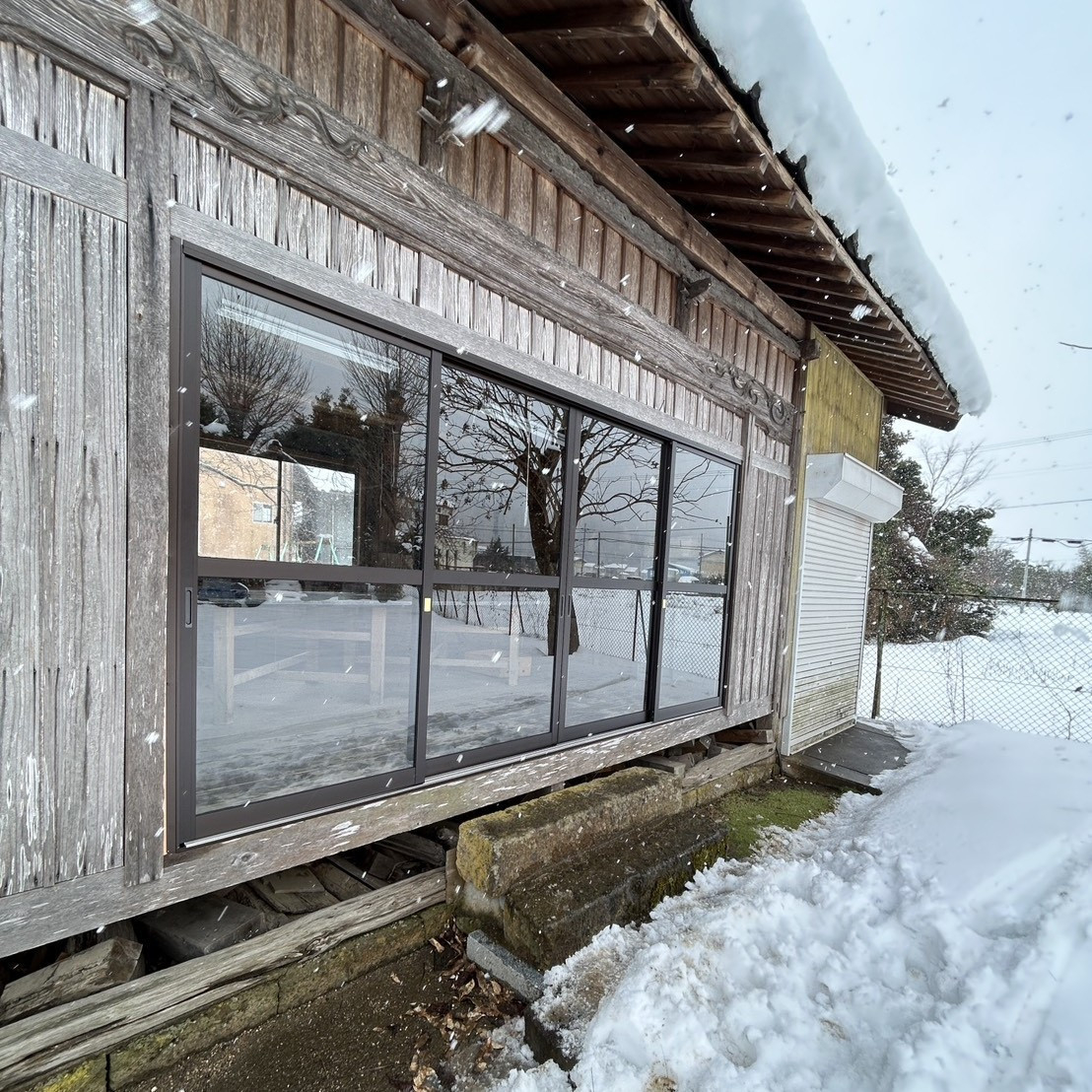 八鹿アルミ 福知山店のお寺の開口部改修の施工後の写真1