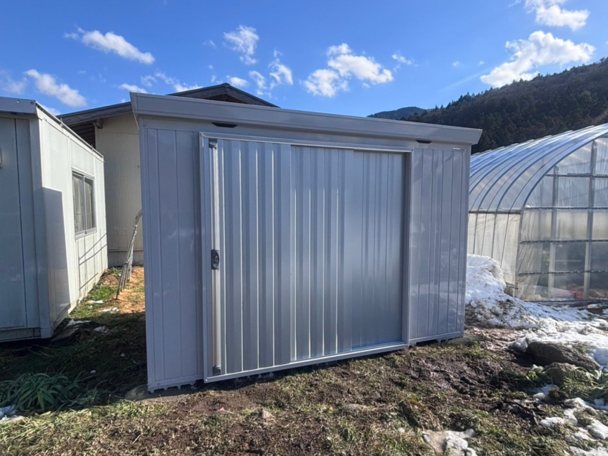 八鹿アルミ 福知山店の更地スペースを有効活用！物置設置工事を行いました🌿の施工後の写真1