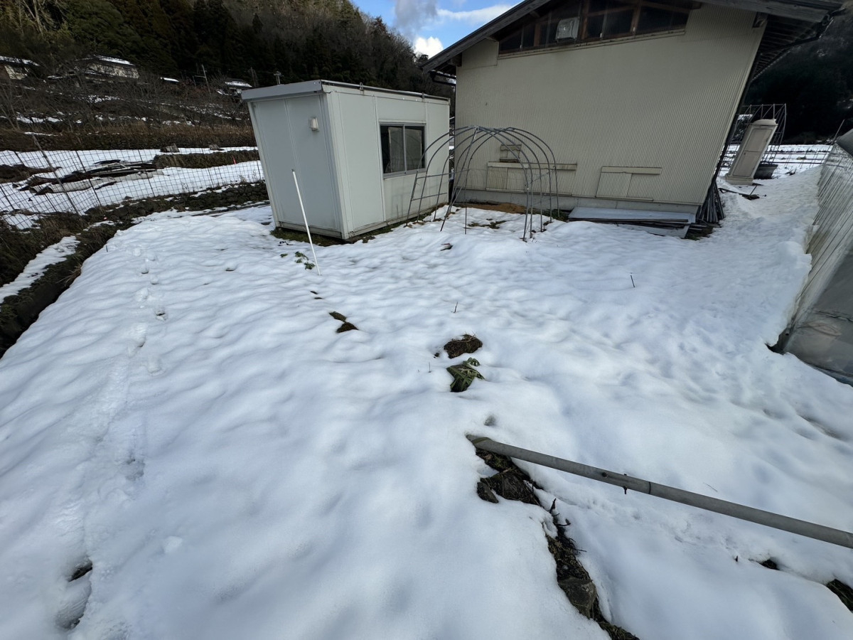 八鹿アルミ 福知山店の更地スペースを有効活用！物置設置工事を行いました🌿の施工前の写真1