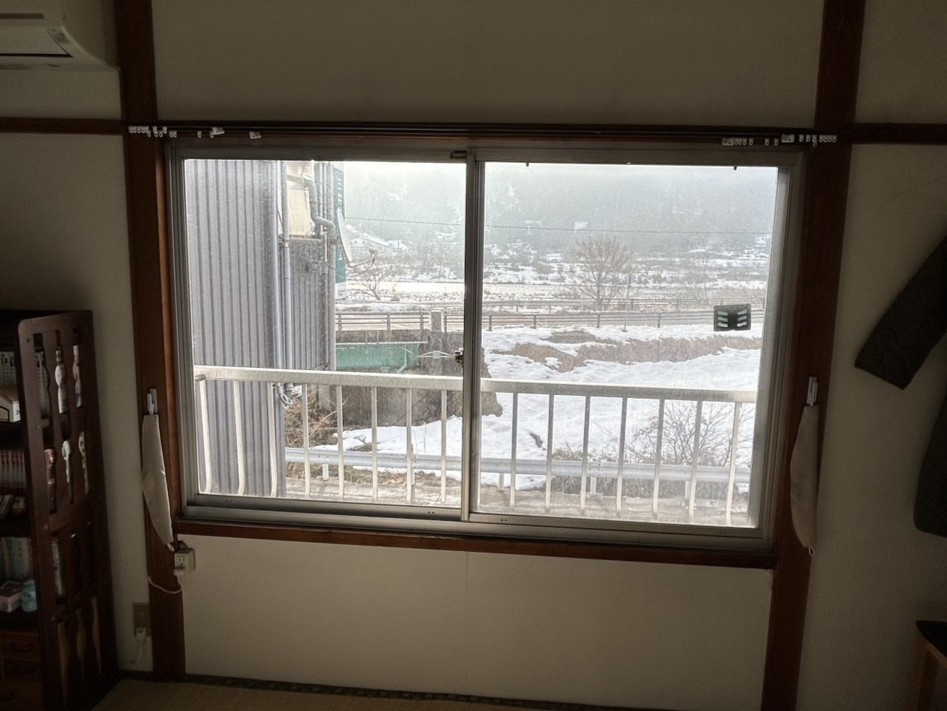 八鹿アルミ 福知山店の補助金を活用して内窓を追加設置！リピートのご依頼をいただきました🏠✨の施工前の写真1